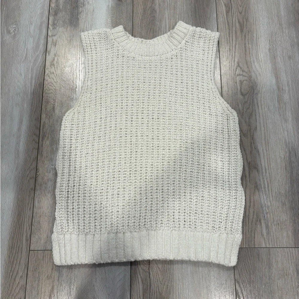 Abercrombie & Fitch Cream Knit Sleeveless Sweater Vest Size S - Picture 1 of 4
